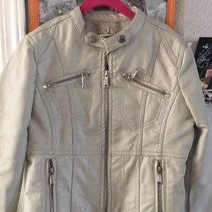 Very Cute girl  short jacket with zippers on front